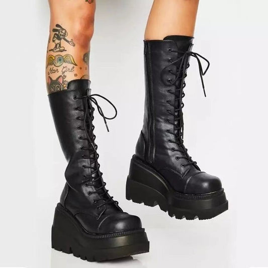 Jennifer – Bottes à Talons Compensés et Tube Étroit
