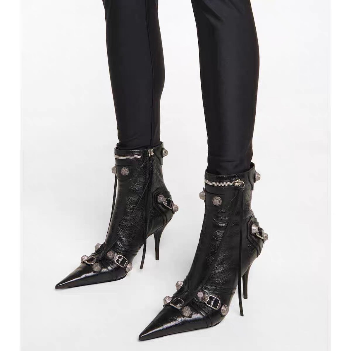Nicole – Bottines Biker à Clous Métalliques et Fermeture Éclair Latérale