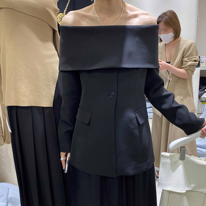 Julia – Veste de costume noire à manches longues et épaules dénudées