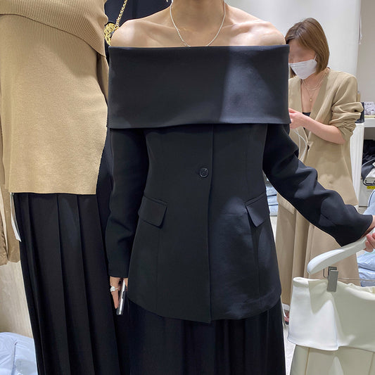 Julia – Veste de costume noire à manches longues et épaules dénudées