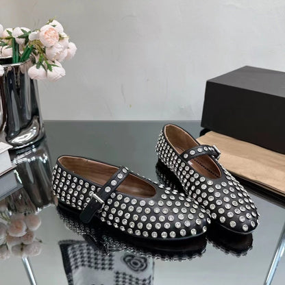 Lydia – Chaussures à Bout Rond avec Rivets et Strass